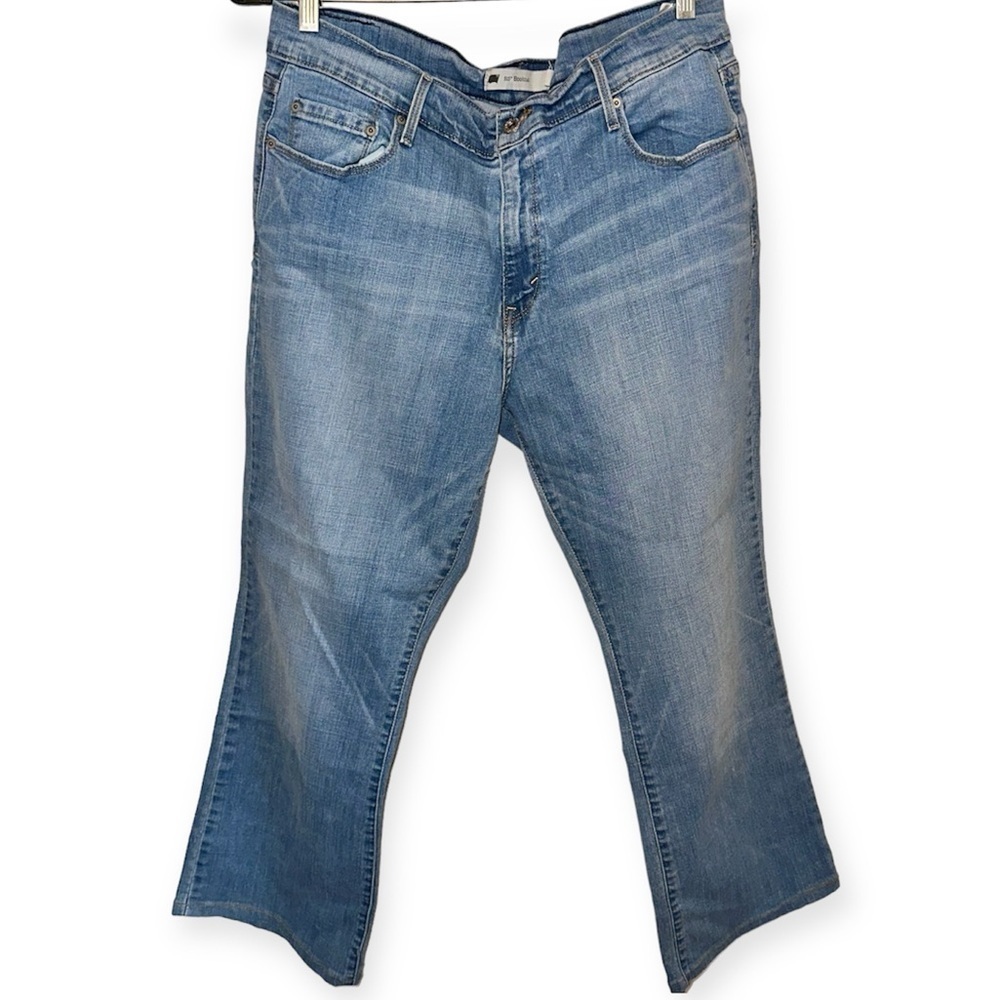 EUC Levi’s Bootcut Jeans